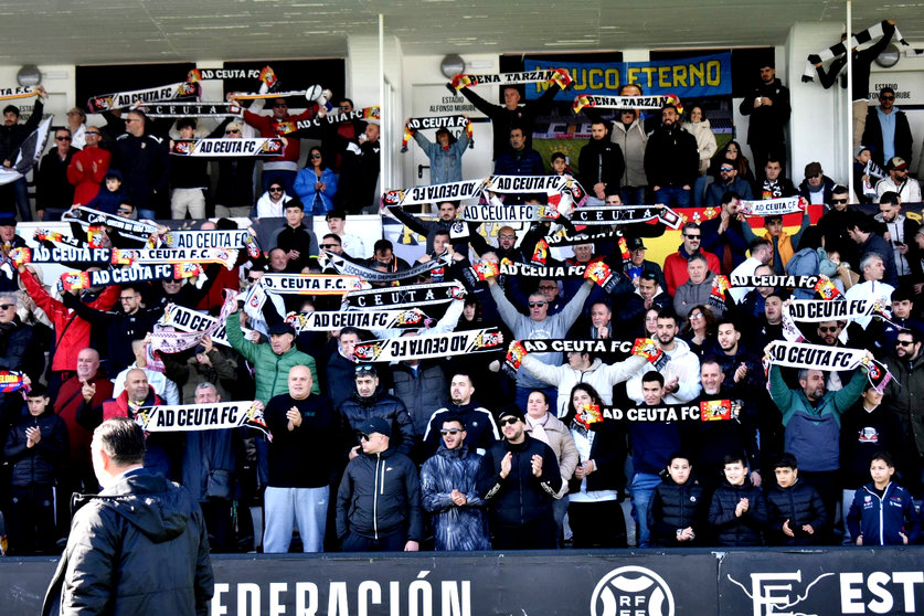 La afición de la AD Ceuta FC en el Alfonso Murube