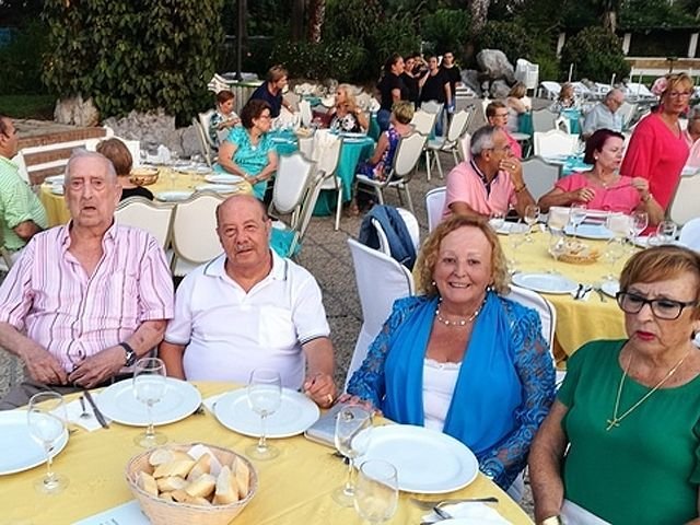 Cena de Feria para mayores / Archivo