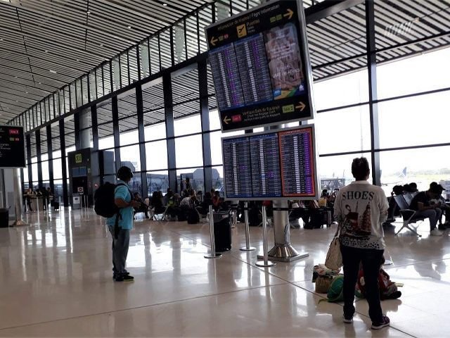 Interior de un aeropuerto/ Archivo