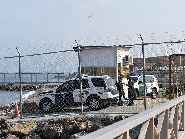 Vehículo de la Guardia Civil en la frontera/ Archivo