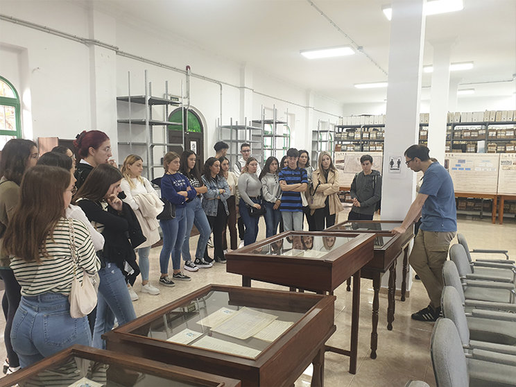 Visita de Enfermería al Archivo Intermerdio Militar / Cedida