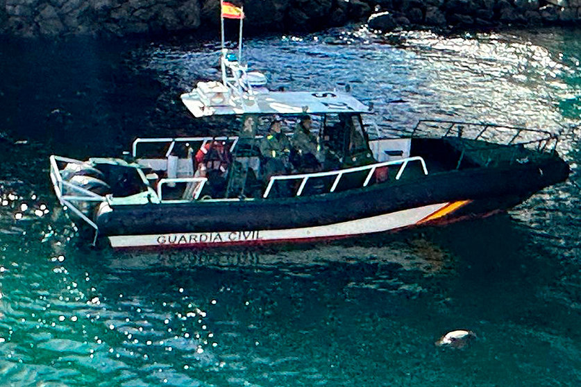 Embarcacion de la Guardia Civil en el foso/ Archivo