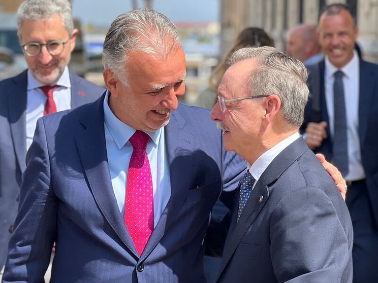 El ministro Torres, de visita en Ceuta / Dani Hernández