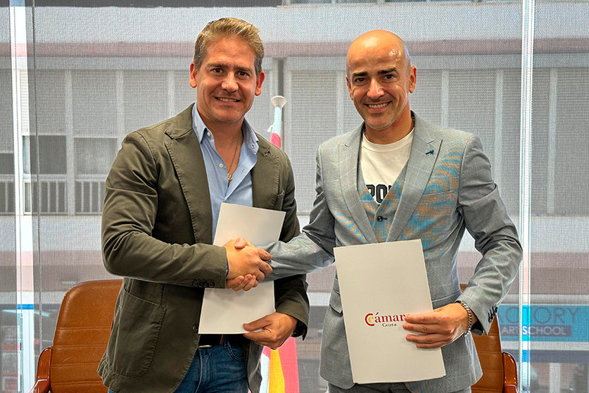 Firman del acuerdo para la instalación de Var Group en Ceuta