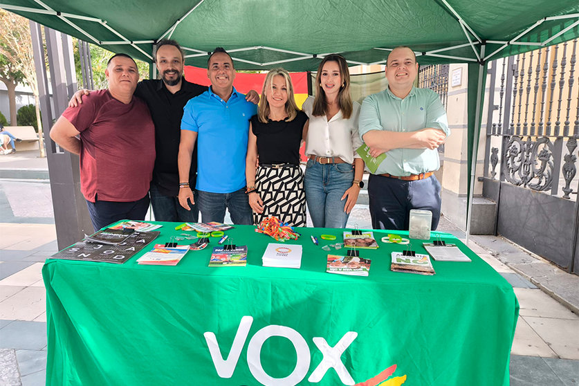 Carpa de Vox en la Plaza de Los Reyes