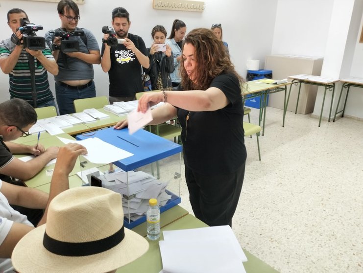  Pérez vota en el colegio Miguel Hernández 