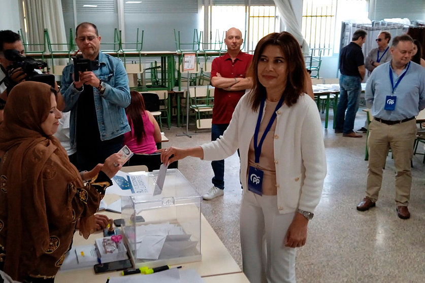 La candidata popular, Cleopatra R'kaina ha votado en el Ortega y Gasset / César Martín