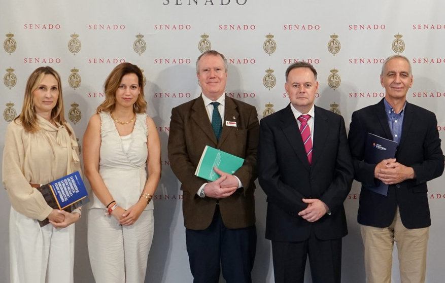 El director del Observatorio de Ceuta y Melilla junto a parte de los representantes parlamentarios de ambas ciudades