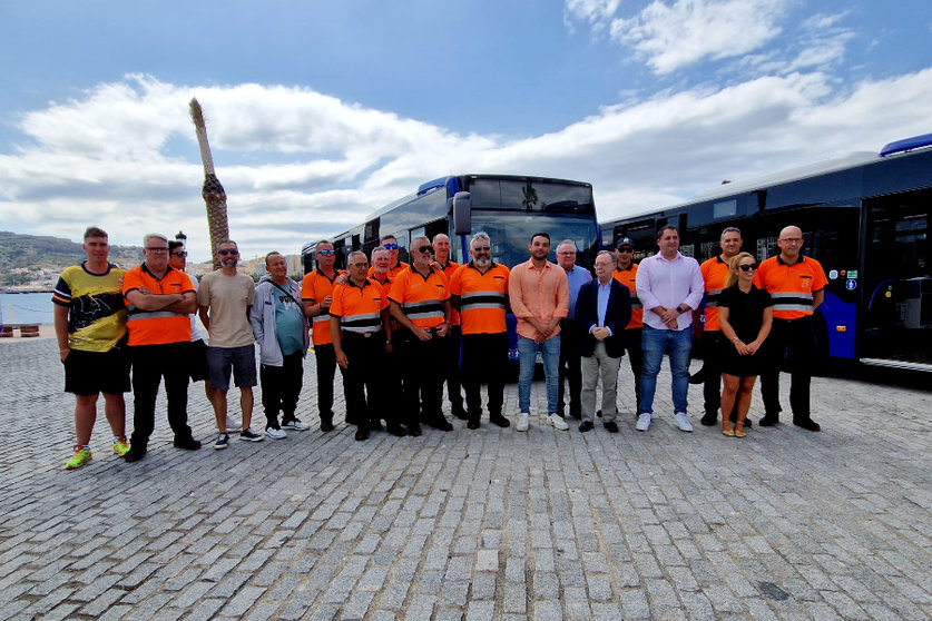 Los nuevos autobuses se han presentado este sábado en el Muelle España / Laura Ortiz