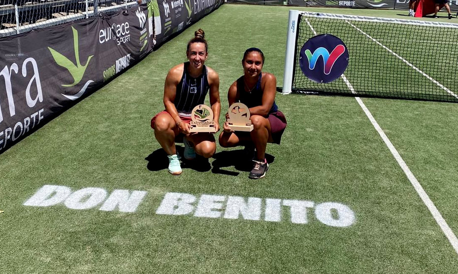 Olga Parres y Tamara Kostic levantan el título de campeonas en Don Benito