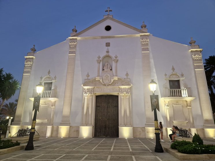 Imagen de la remozada fachada principal de Santa María de África / Laura Ortiz