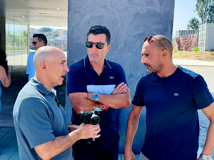 Maldini junto a Edu Villegas y Luhay Hamido