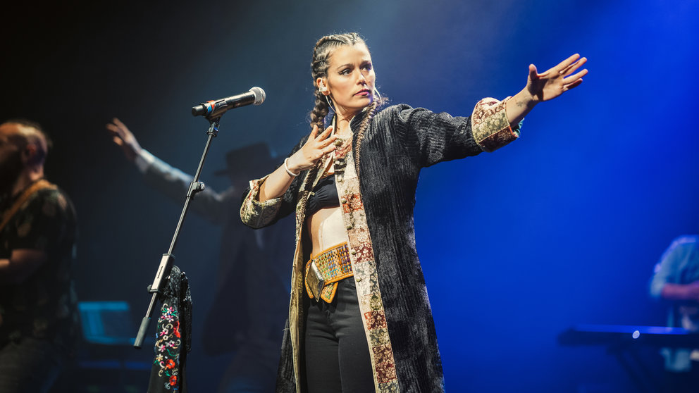 Isabel Aaiún durante uno de sus conciertos