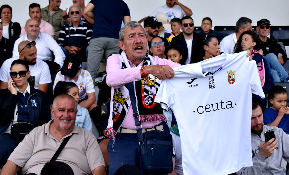 Aficionados de la AD Ceuta FC en el Murube 