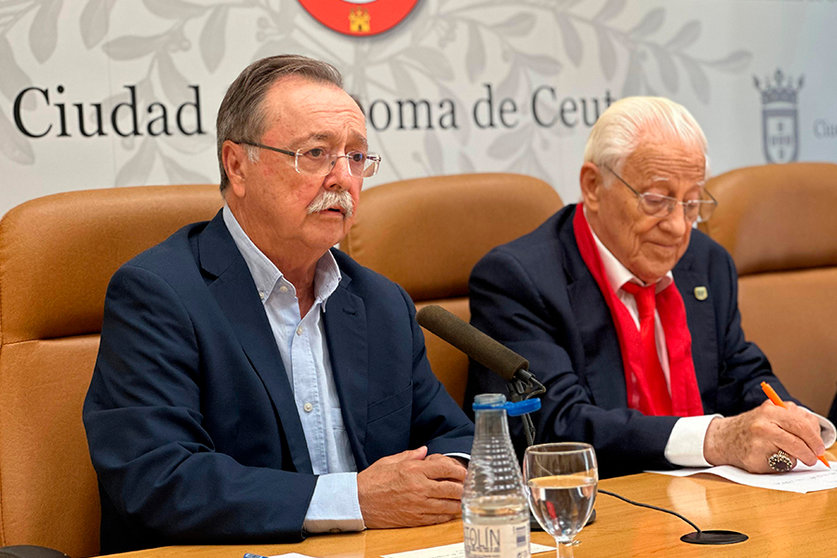 Juan Vivas, y Padre Ángel, en la rueda de prensa de ayer / César Martín