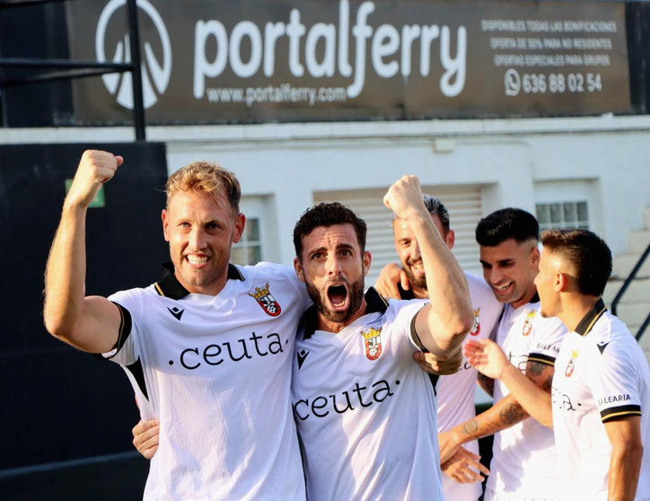 Carlos Hernández celebra el gol junto a Rodri Ríos. Foto: Abdeselam Mohamed