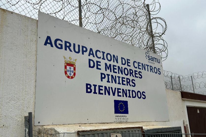 Entrada al centro de menores de Piniers / Mohammed Ettouileb