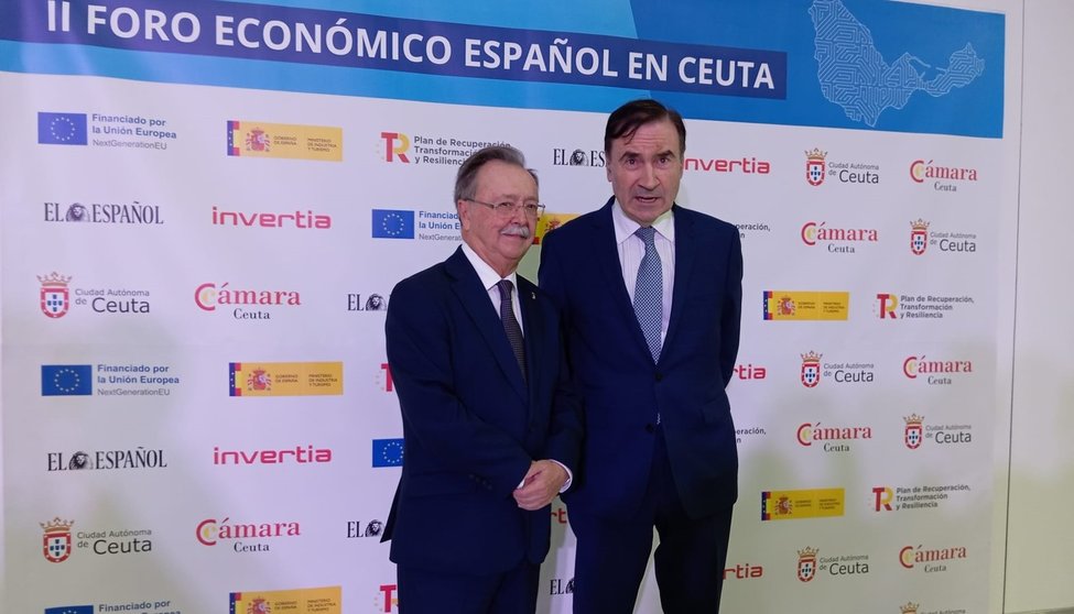  Vivas y Pedro J. antes de comenzar el II Foro Económico 