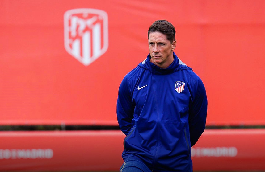 Fernando Torres, durante un entrenamiento con el Juvenil A del Atlético (X_ @AtletiAcademia)