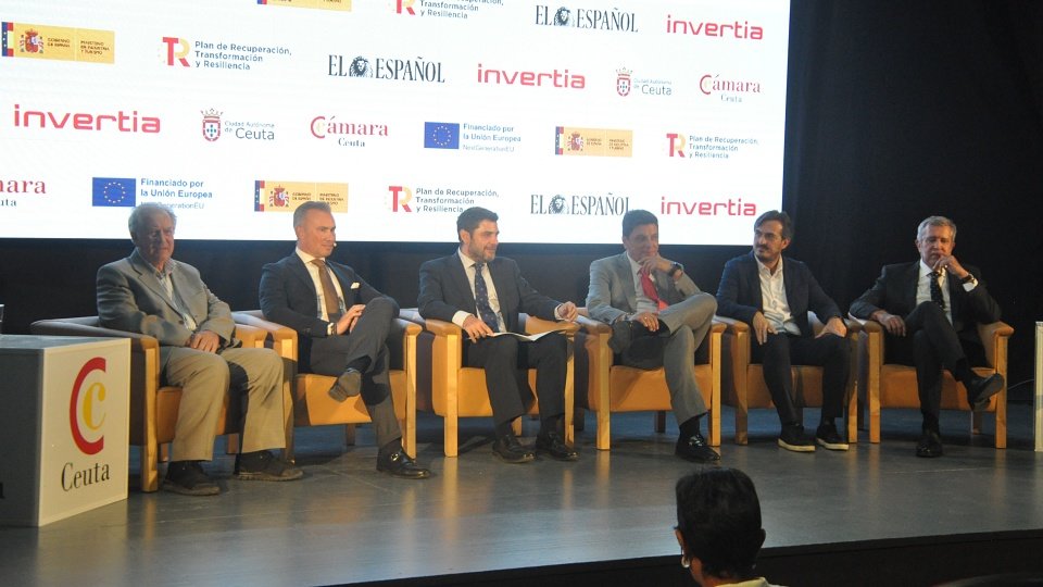  Romera, Gómez, Mollinedo, Velilla y Collado debatieron sobre las infraestructuras y los servicios tecnológicos. 