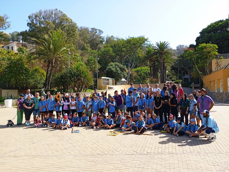 La 'familia' scout de Ceuta, antes de iniciar su ronda solar 24-25 / Juanjo Coronado