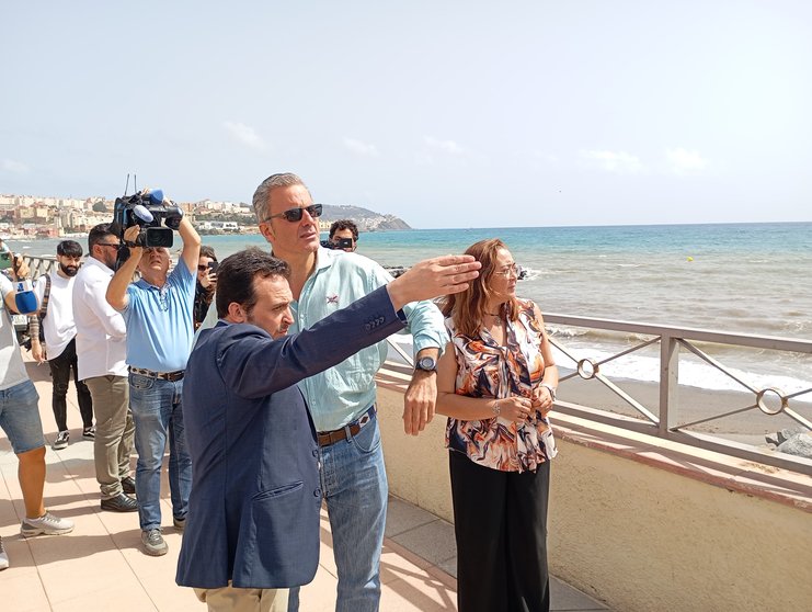 Redondo, Ortega Smith y Eva Poza, portavoz de VOX en Algeciras / Juanjo Coronado