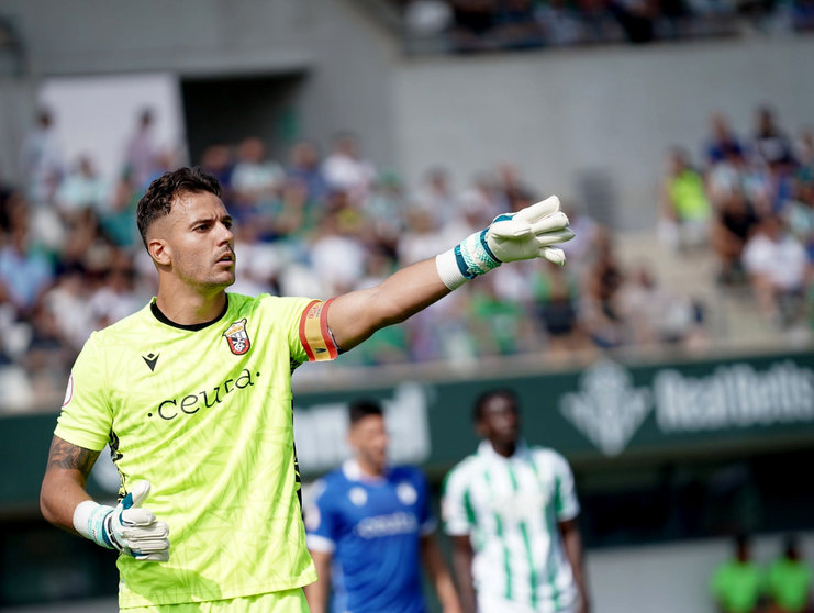 Pedro López salva al Ceuta ante el Betis Deportivo 