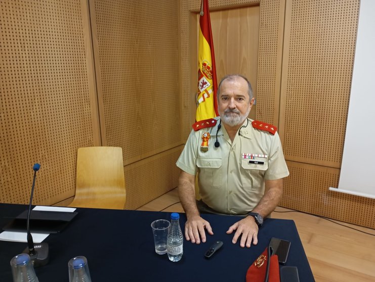 El coronel Ruiz antes de la conferencia / Juanjo Coronado