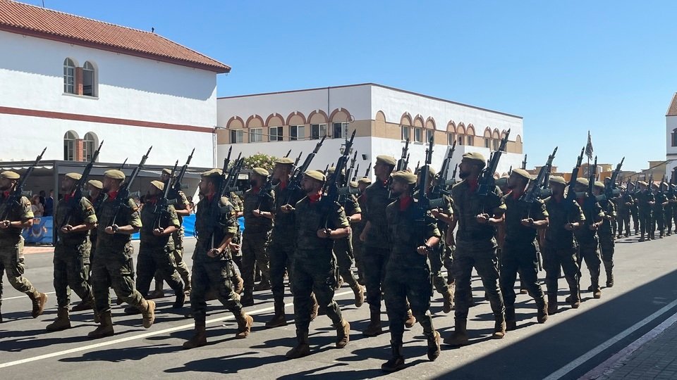  Militares durante una parada en el acuartelamiento González-Tablas 