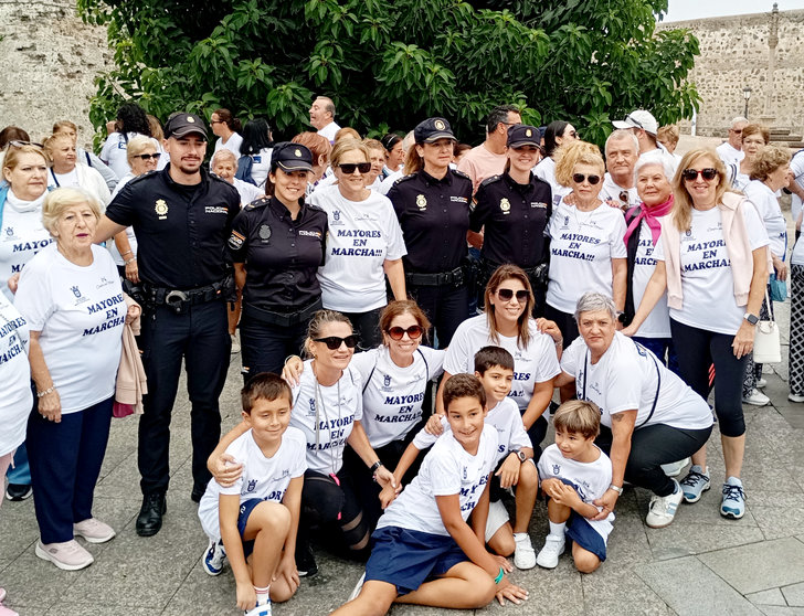 Varios participantes y agentes de la Policía Nacional, cuerpo homenajeado por su bicentenario / Juanjo Coronado