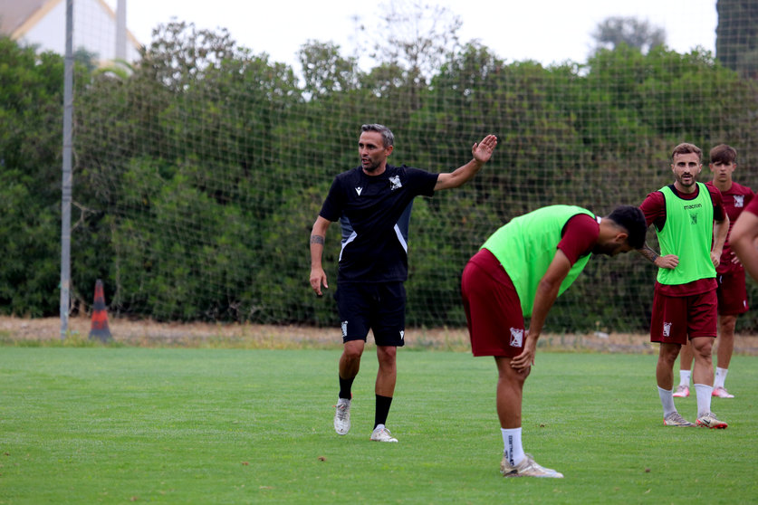 Cae el segundo entrenador en el Grupo II de Primera Federación_ Aitor Martínez, destituido