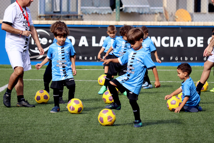 Las Escuelas 'Chupetines' y Fútbol 8 de la RFFCE, en marcha