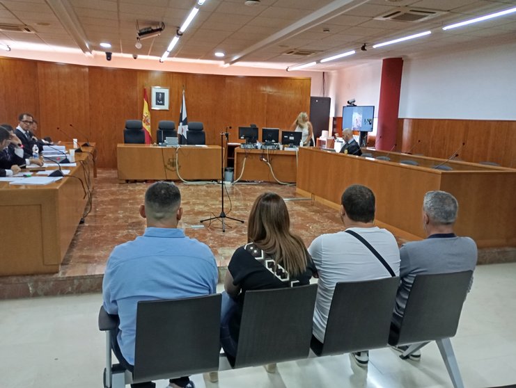 Parte de los acusados, durante el juicio / Juanjo Coronado