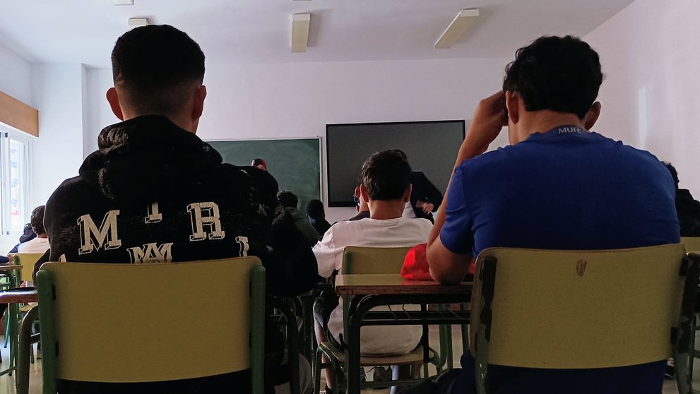 Los menores, en sus primeras horas de clases/ Iñesta