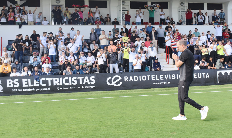 José Juan Romero saluda a la afición caballa en el Murube