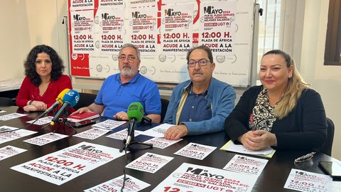 De izquierda a derecha, Claudia González y Emilio Postigo (CCOO), Juan Carlos Pérez y Yolanda Aparicio (UGT)/ Dani Hernández